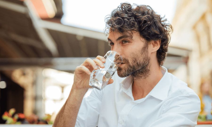 drinking water - kidney healthy habits 2025